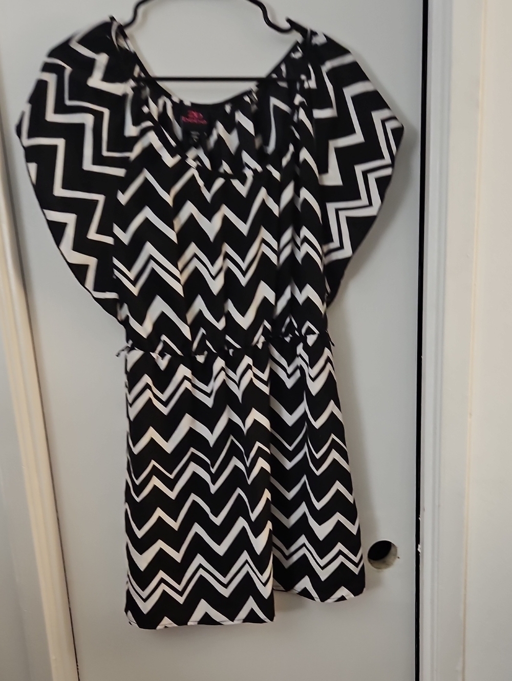 2b BeBe Juniors Black & White Chevron Dress
